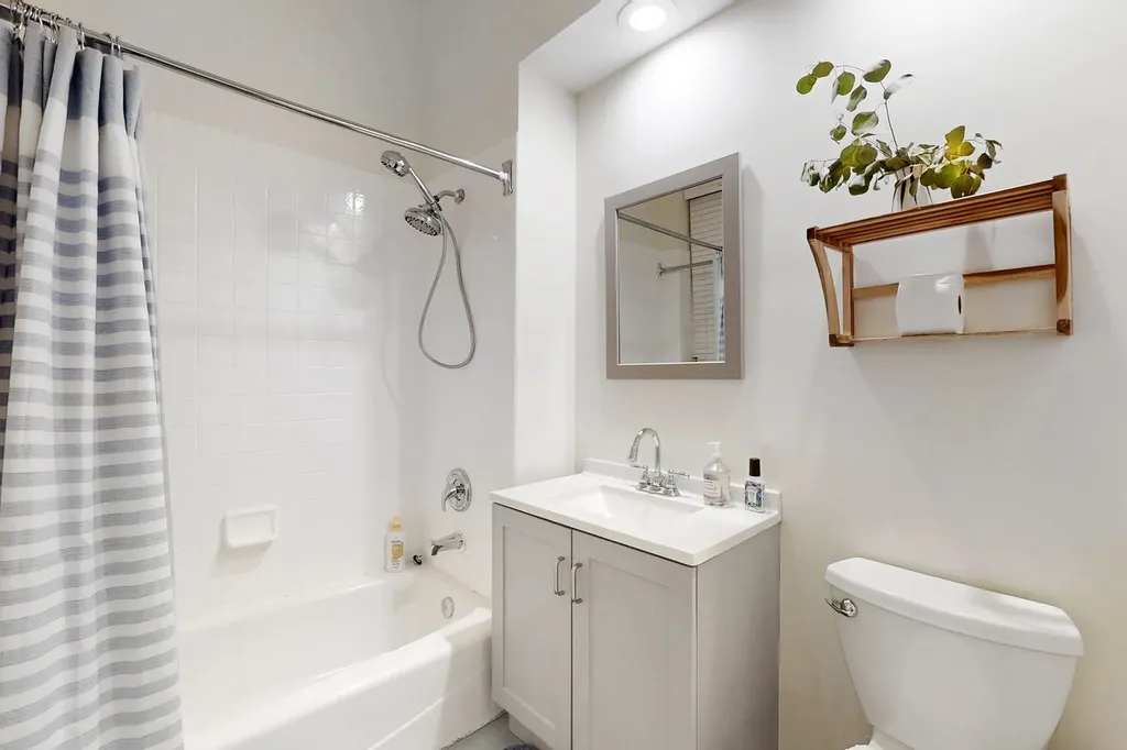 626 West Buckingham Place Chicago IL 60657