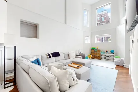 626 West Buckingham Place Chicago IL 60657