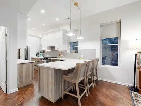 626 West Buckingham Place Chicago IL 60657