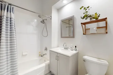 626 West Buckingham Place Chicago IL 60657