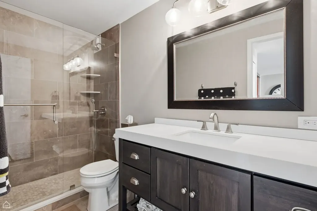 1660 North La Salle Drive Chicago IL 60614
