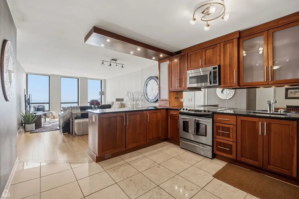 1660 North La Salle Drive Chicago IL 60614