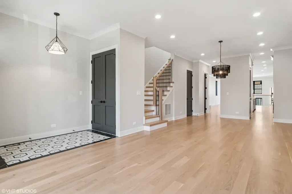 2062 West Belle Plaine Avenue Chicago IL 60618