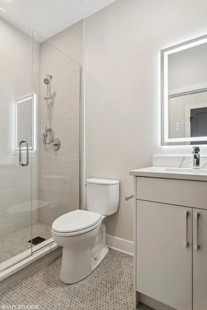 2062 West Belle Plaine Avenue Chicago IL 60618