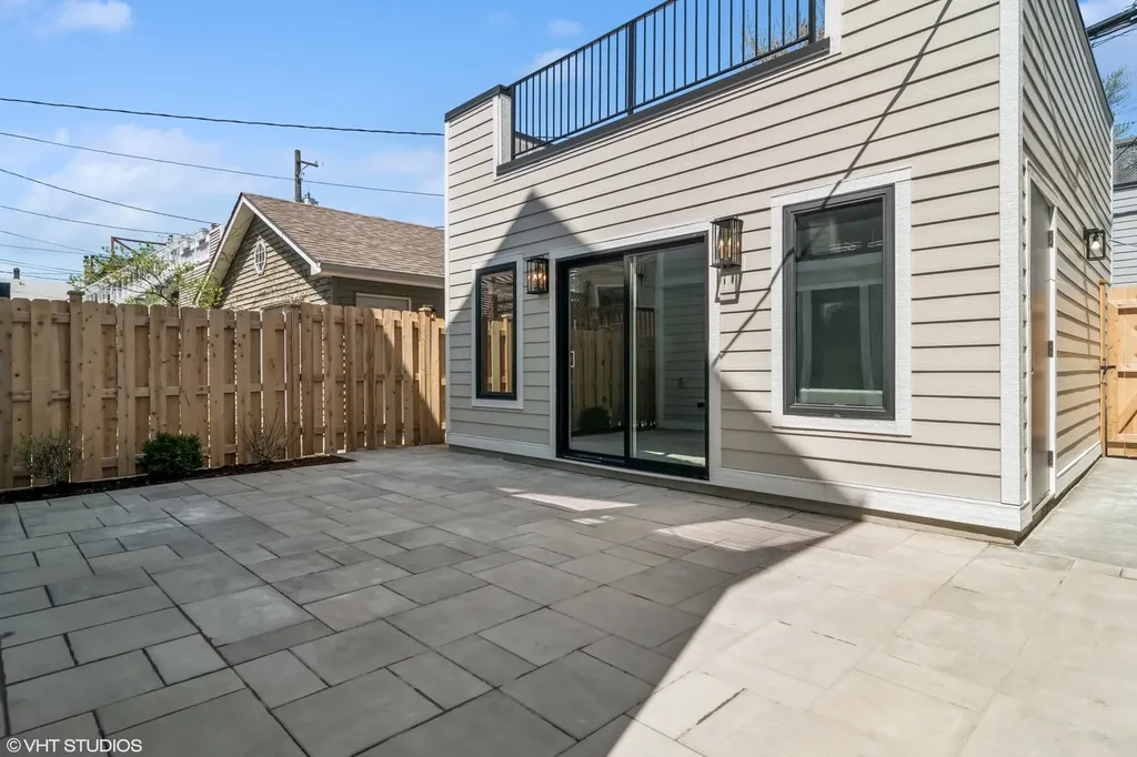 2062 West Belle Plaine Avenue Chicago IL 60618