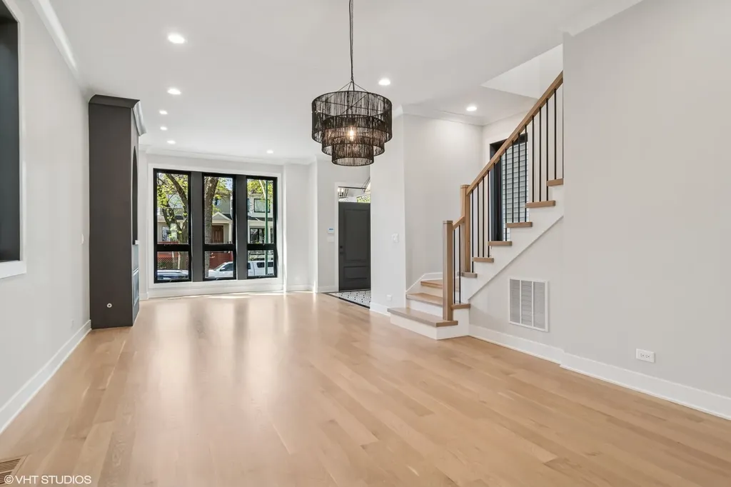 2062 West Belle Plaine Avenue Chicago IL 60618