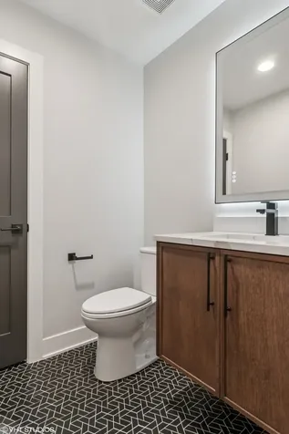 2062 West Belle Plaine Avenue Chicago IL 60618