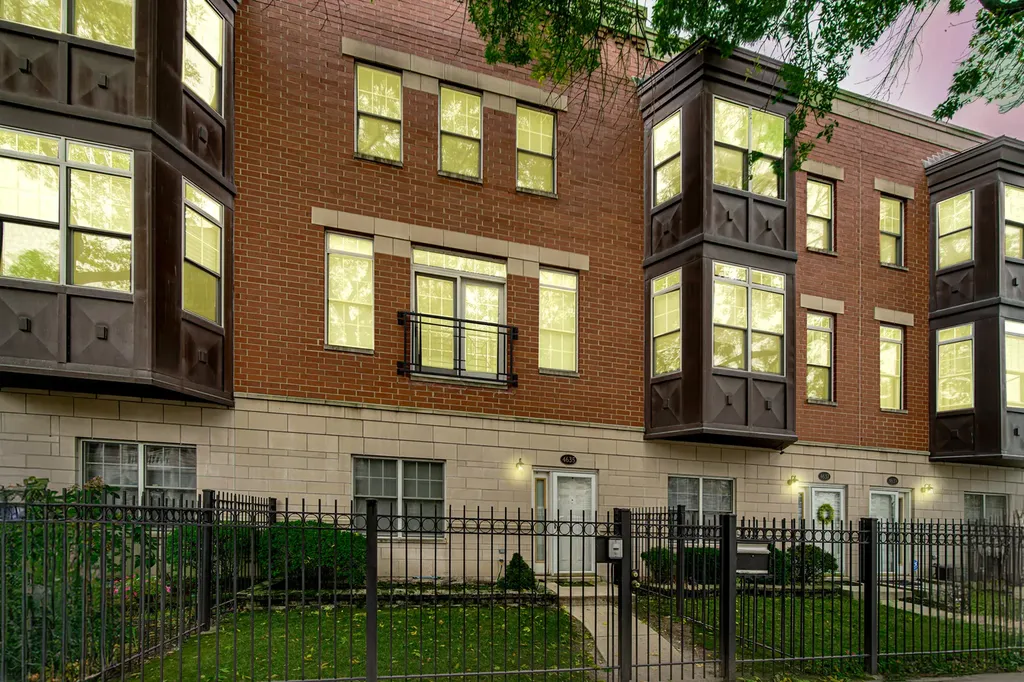 4635 South Greenwood Avenue Chicago IL 60653