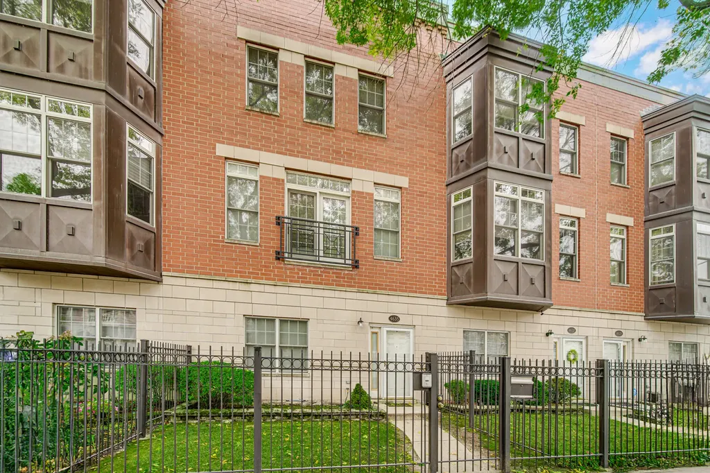 4635 South Greenwood Avenue Chicago IL 60653