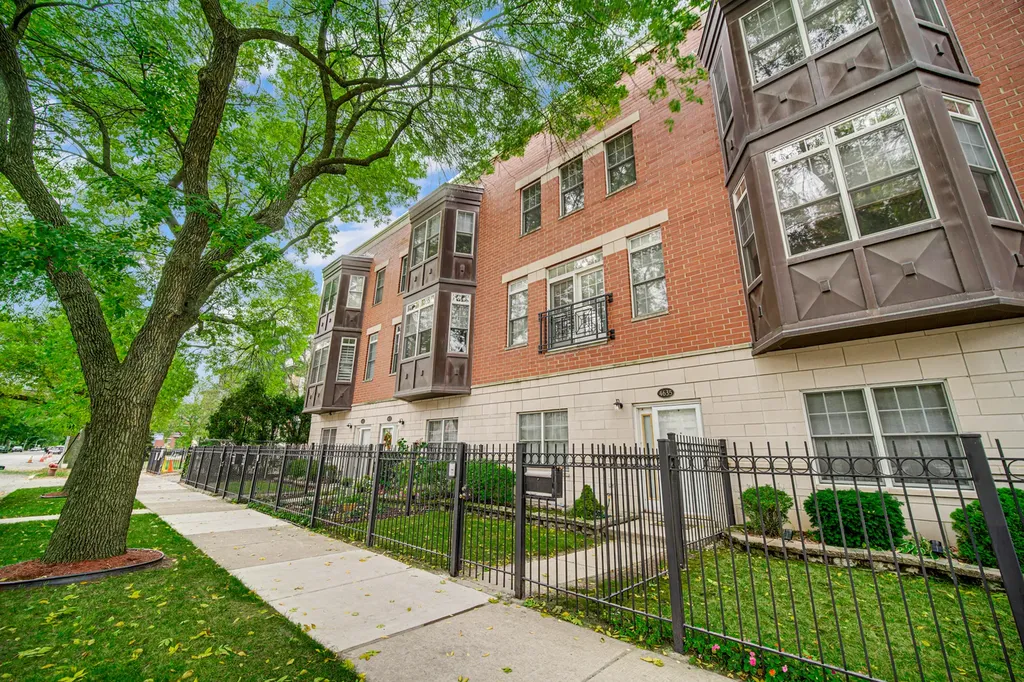 4635 South Greenwood Avenue Chicago IL 60653