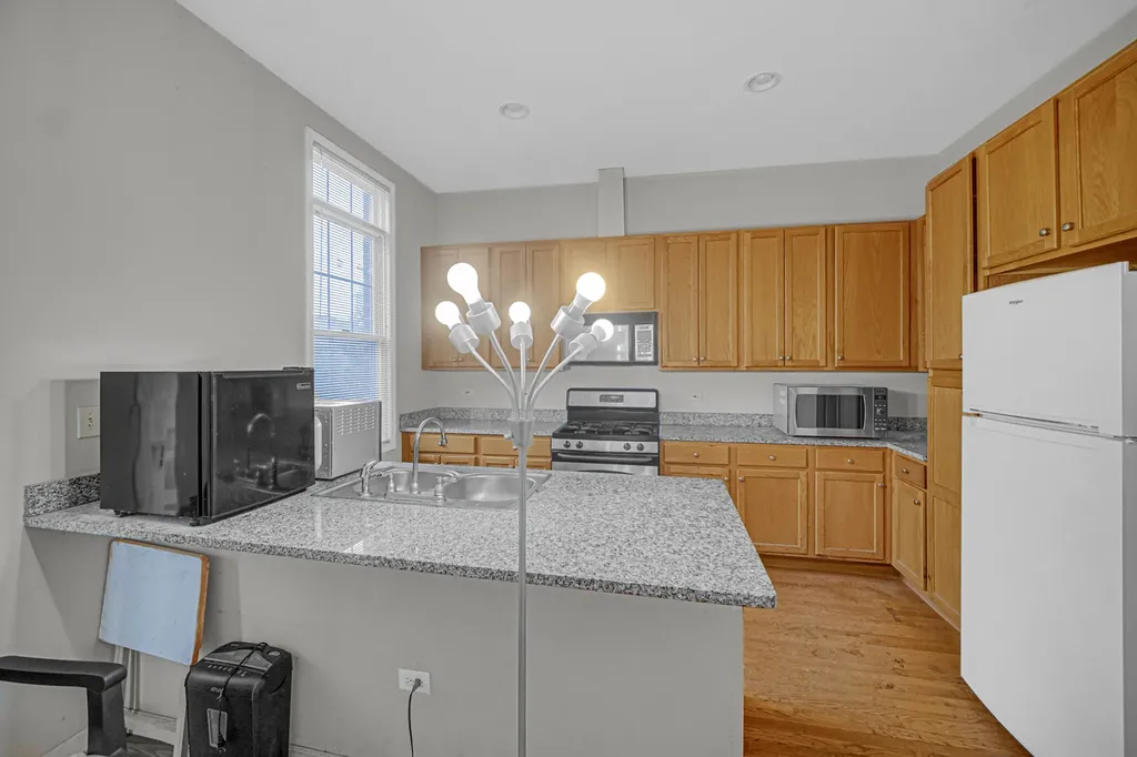 4635 South Greenwood Avenue Chicago IL 60653