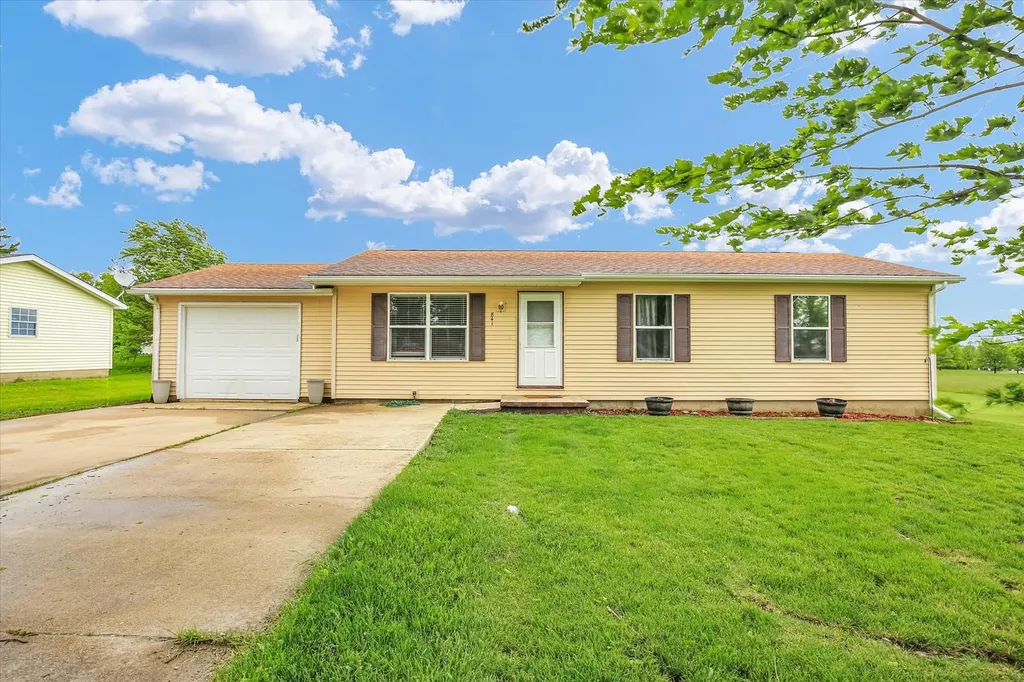 841 South High Street Paxton IL 60957