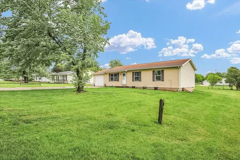 841 South High Street Paxton IL 60957