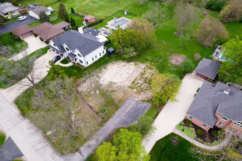 7725 South Drew Avenue Burr Ridge IL 60527