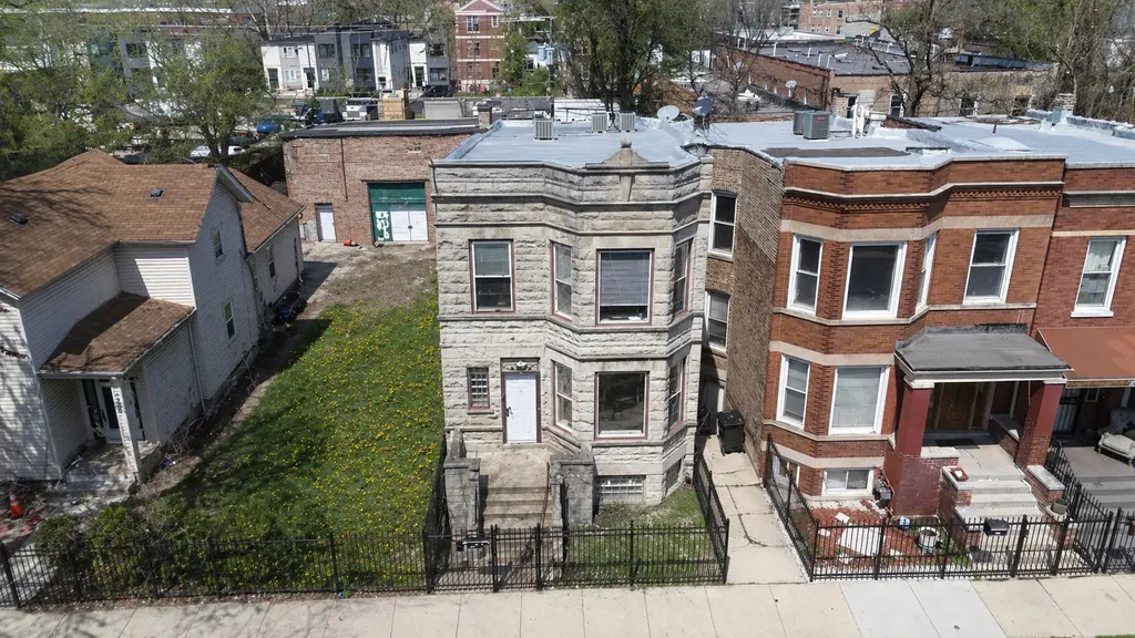 2822 West Flournoy Street Chicago IL 60612