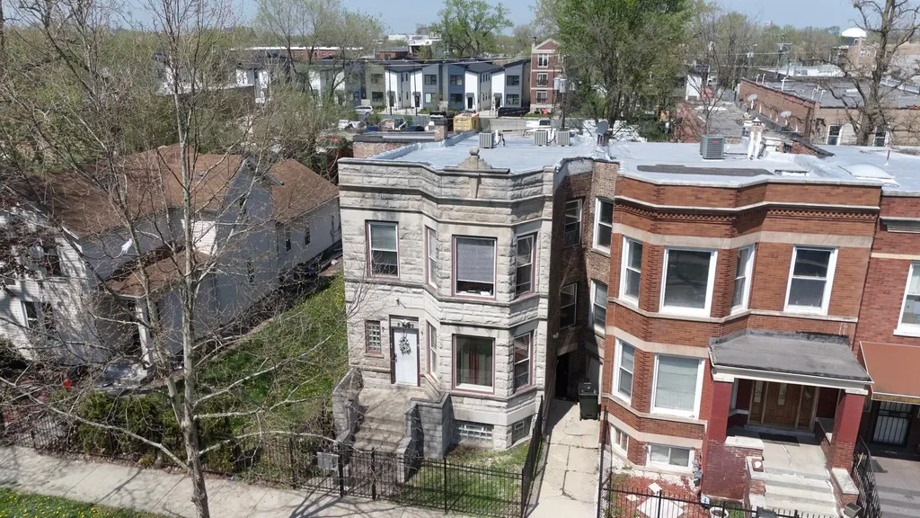 2822 West Flournoy Street Chicago IL 60612