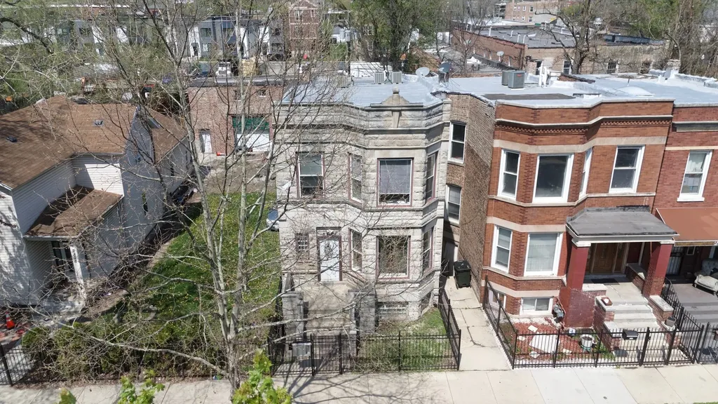 2822 West Flournoy Street Chicago IL 60612