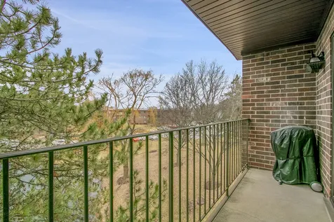 1002 Castilian Court Glenview IL 60025