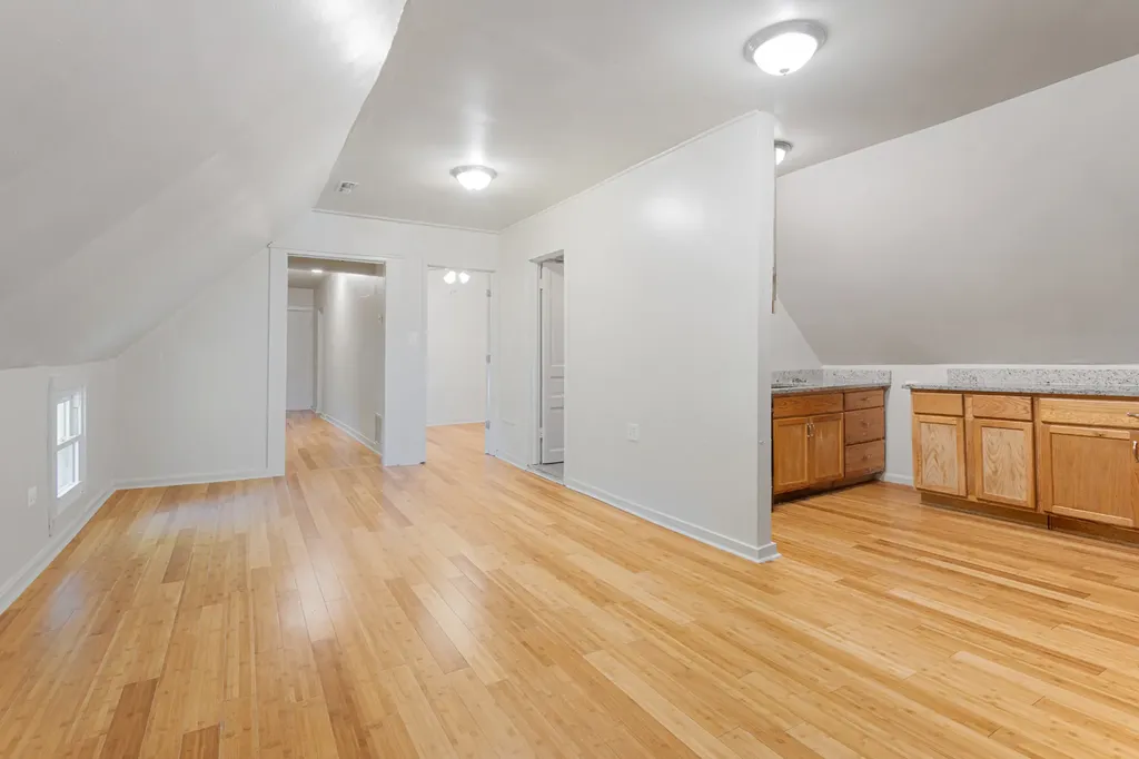 3707 West Mclean Avenue Chicago IL 60647