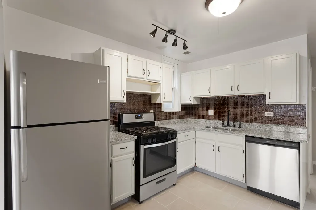 3707 West Mclean Avenue Chicago IL 60647