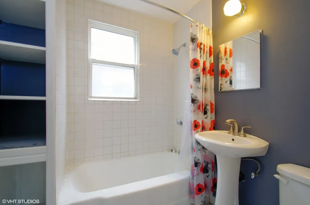 3707 West Mclean Avenue Chicago IL 60647