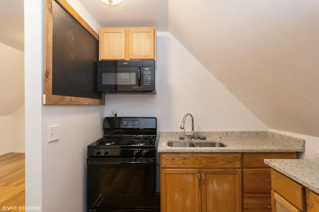 3707 West Mclean Avenue Chicago IL 60647