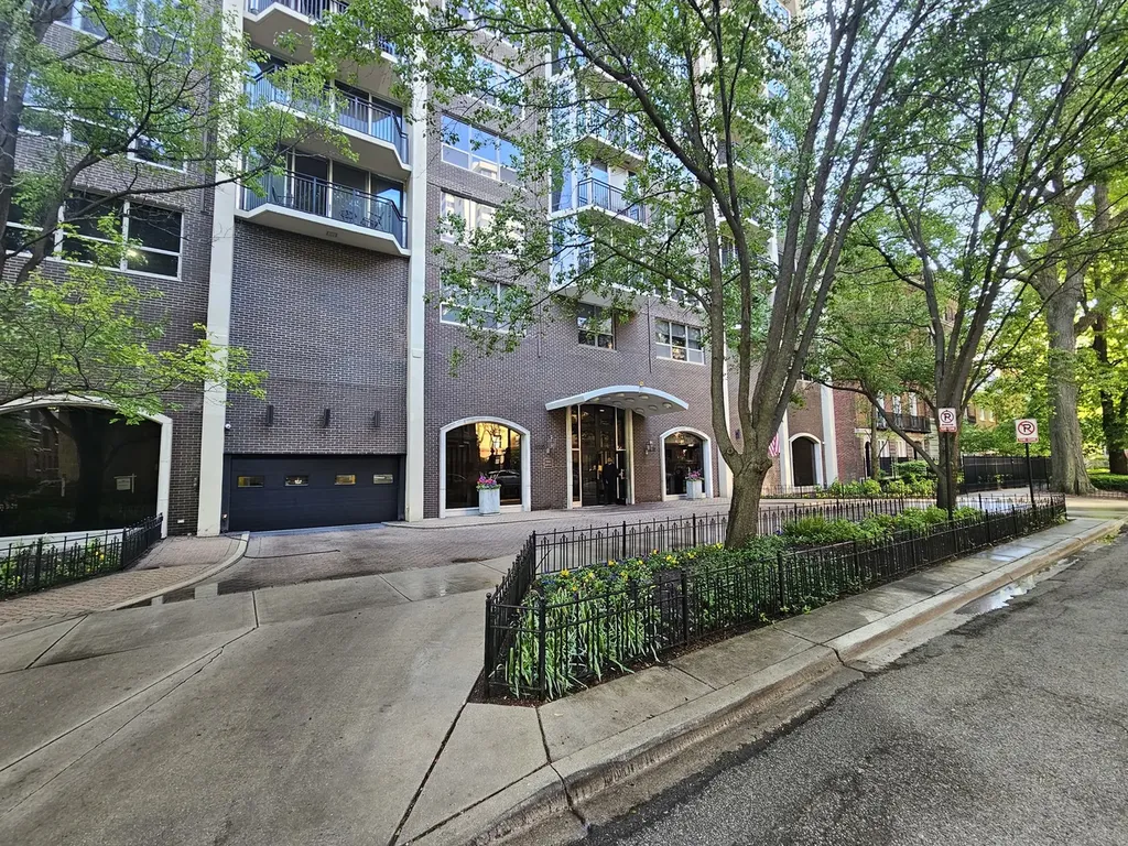 1515 North Astor Street Chicago IL 60610