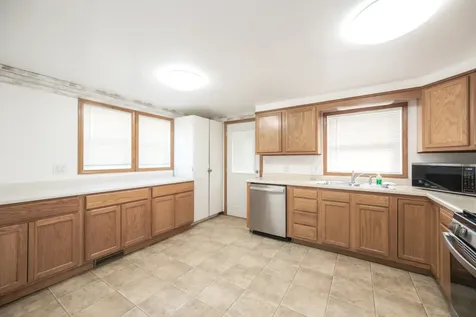 4429 West 87th Street Hometown IL 60456