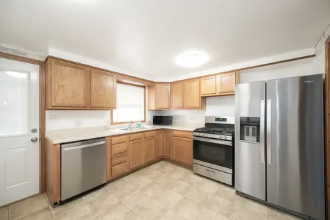 4429 West 87th Street Hometown IL 60456