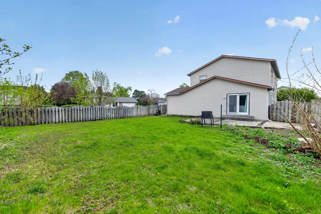 376 Canyon Trail Carol Stream IL 60188
