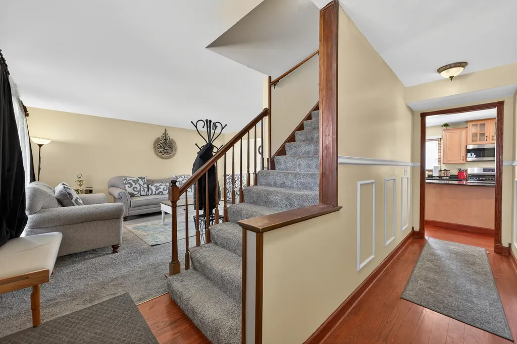 376 Canyon Trail Carol Stream IL 60188