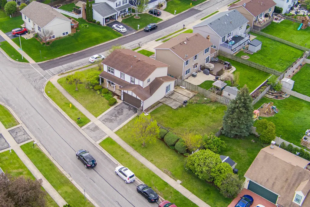 376 Canyon Trail Carol Stream IL 60188