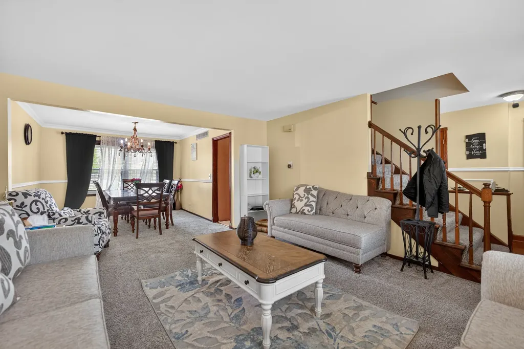 376 Canyon Trail Carol Stream IL 60188