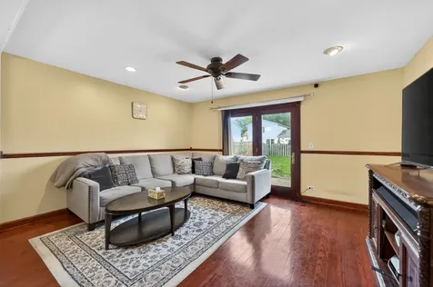 376 Canyon Trail Carol Stream IL 60188
