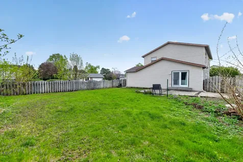 376 Canyon Trail Carol Stream IL 60188