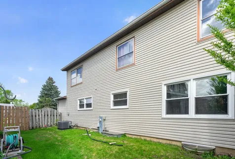 376 Canyon Trail Carol Stream IL 60188