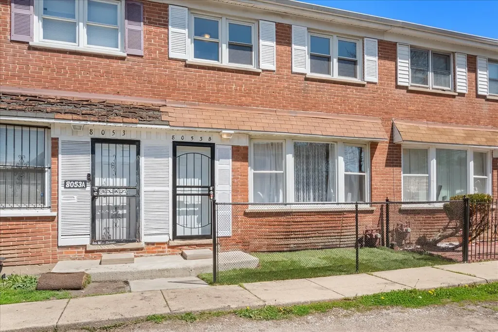 8053 South Stewart Street Chicago IL 60620