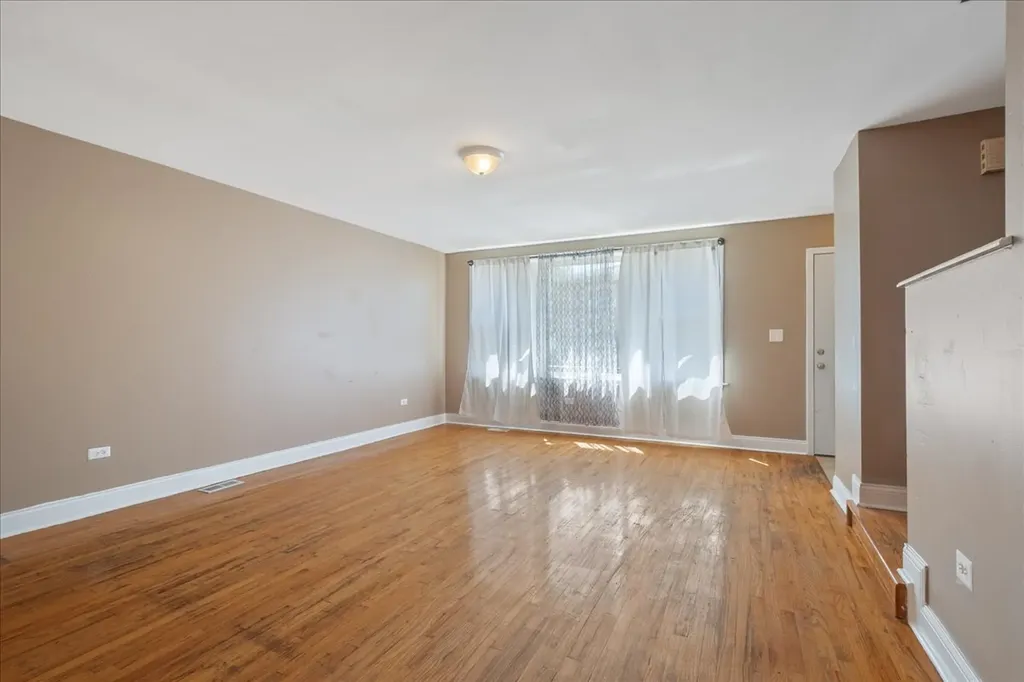 8053 South Stewart Street Chicago IL 60620