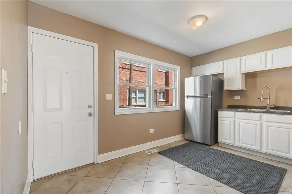 8053 South Stewart Street Chicago IL 60620