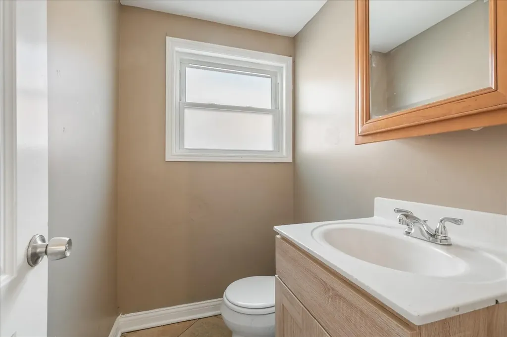 8053 South Stewart Street Chicago IL 60620