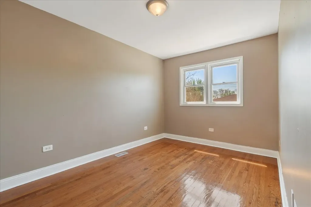 8053 South Stewart Street Chicago IL 60620