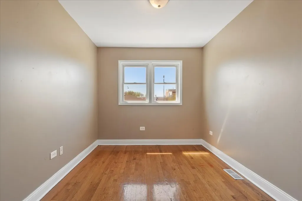 8053 South Stewart Street Chicago IL 60620