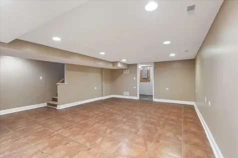 8053 South Stewart Street Chicago IL 60620