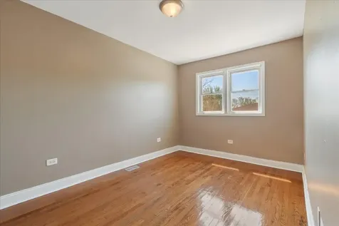 8053 South Stewart Street Chicago IL 60620
