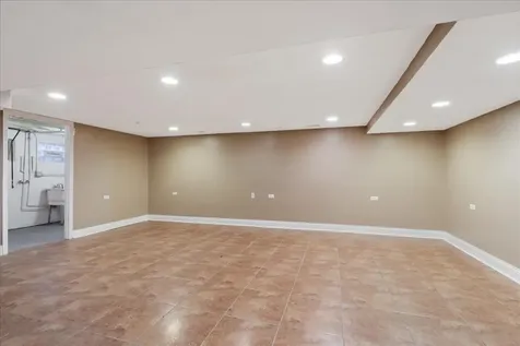 8053 South Stewart Street Chicago IL 60620