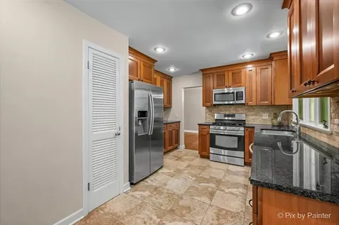 824 Skyline Drive Barrington IL 60010