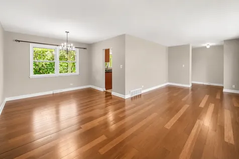 824 Skyline Drive Barrington IL 60010