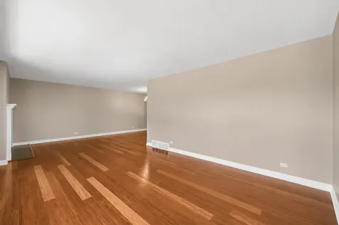 824 Skyline Drive Barrington IL 60010