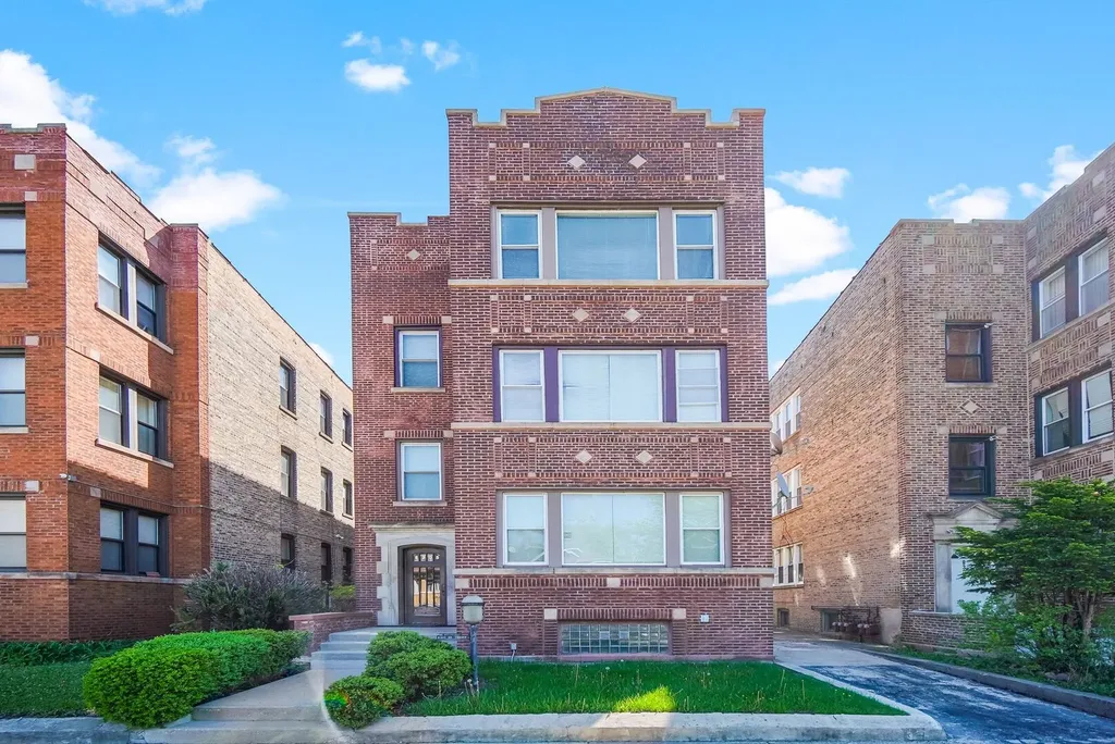 8305 South Throop Street Chicago IL 60620
