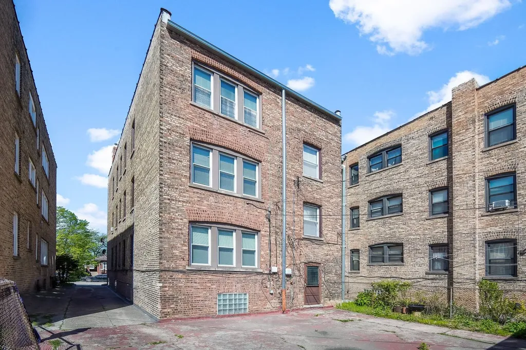 8305 South Throop Street Chicago IL 60620